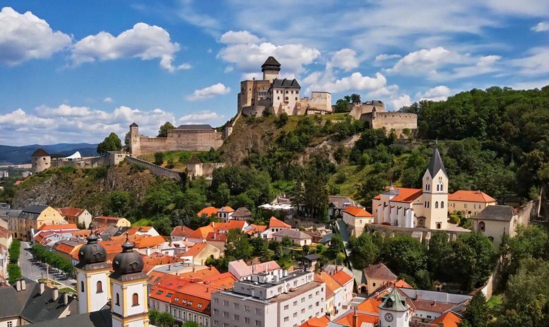 Naše kostoly 5 Mesto Trenčín