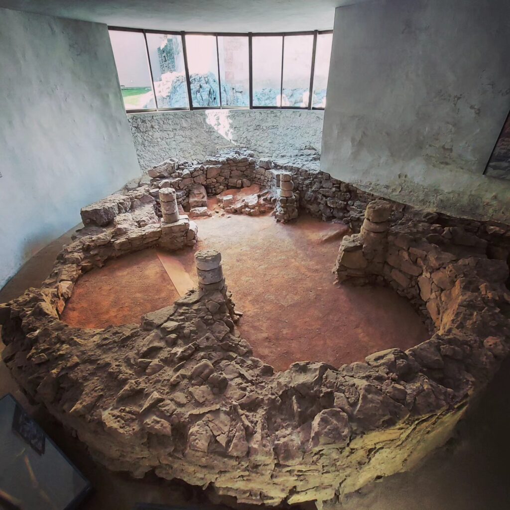 História farnosti Veľkomoravská rotunda na Trenčianskom hrade.