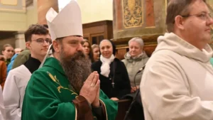Mládežnícka svätá omša s biskupom Mons. Dávidom Tencerom 626299549 17944659798107093 8107715198294420048 n