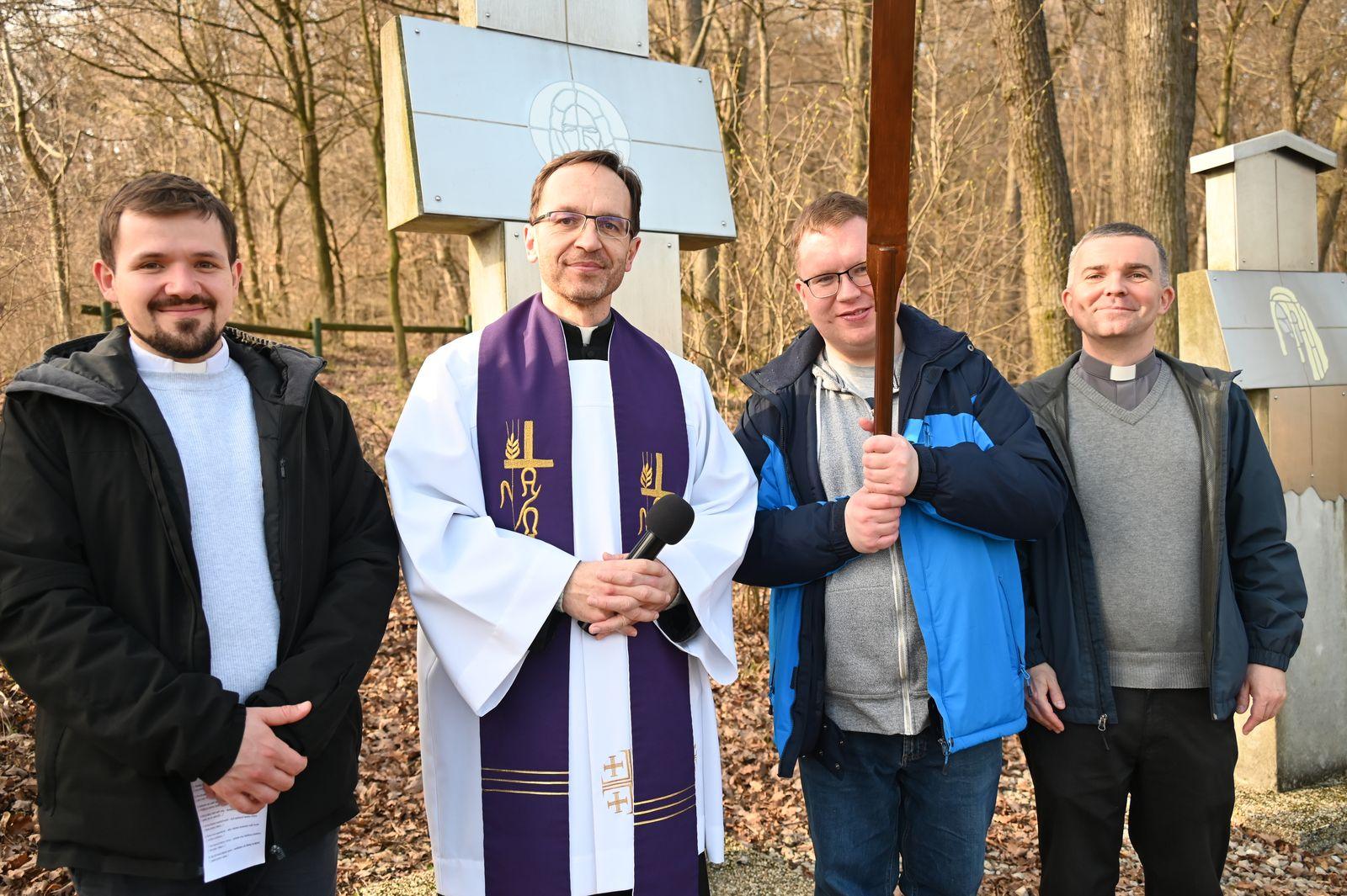 krížová cesta so svätou sestrou faustínou