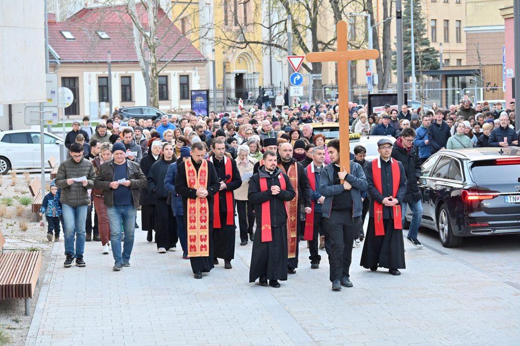 krížová cesta mestom