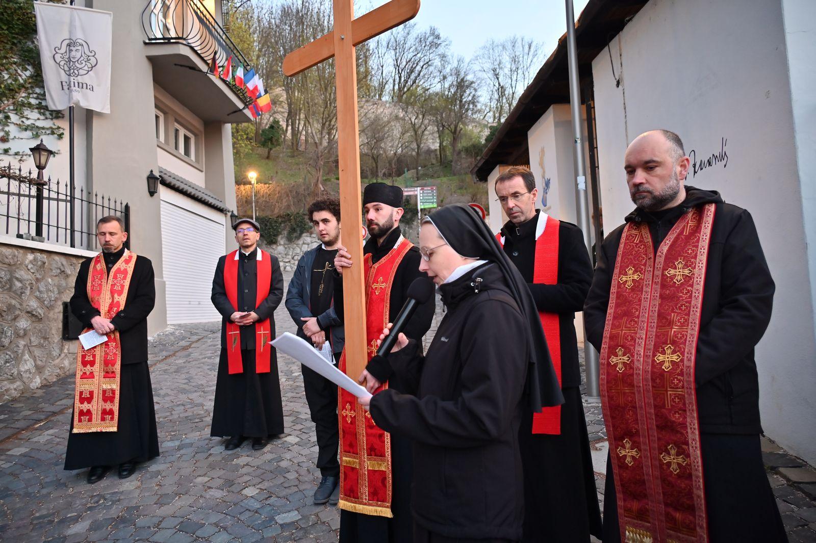 Krížová cesta mestom na Veľký piatok