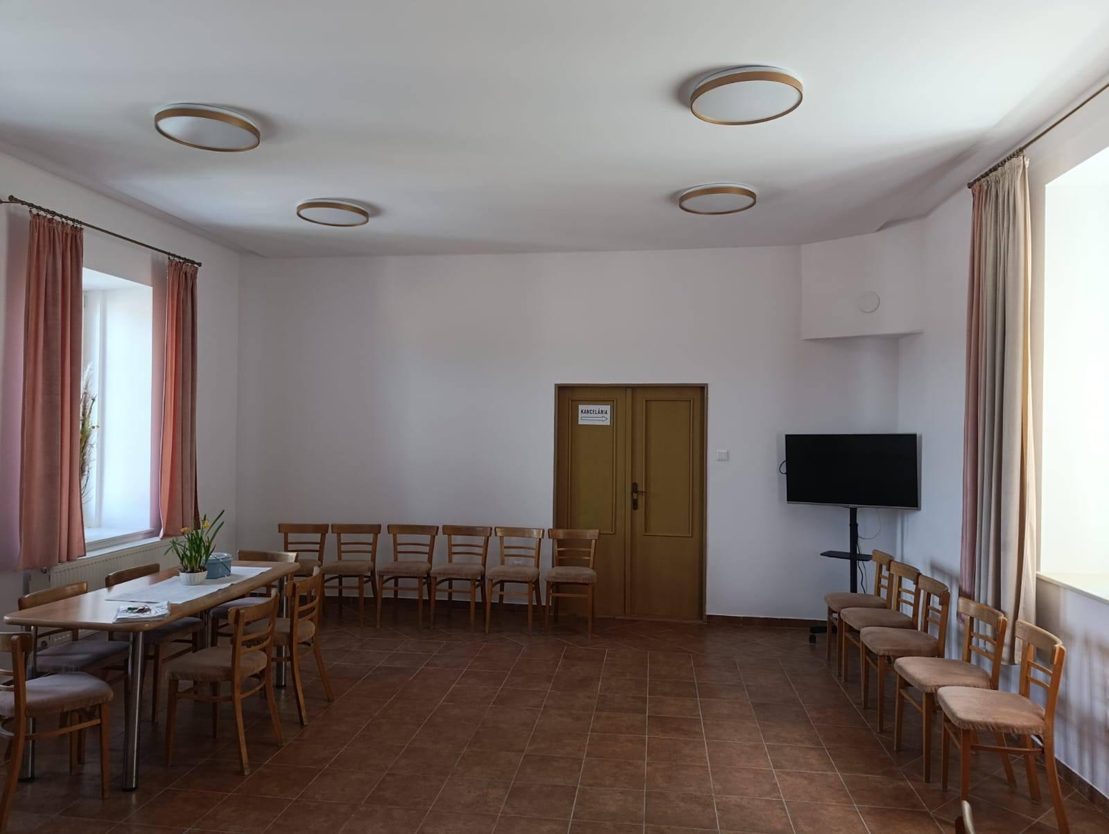 Náuková miestnosť v novom šate Rekonštrukcia náukovej miestnosti farského úradu.