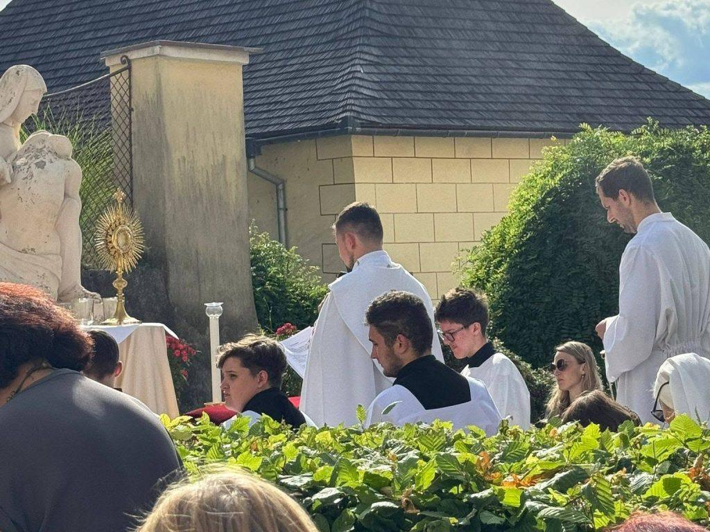 Eucharistická procesia na sviatok Božieho Tela