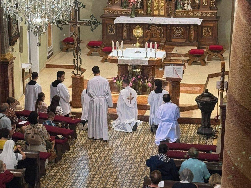 Eucharistická procesia na sviatok Božieho Tela