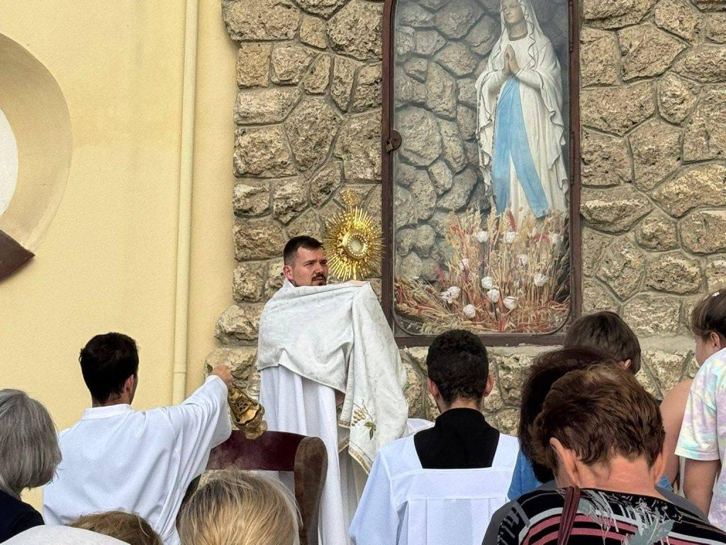 Eucharistická procesia na sviatok Božieho Tela